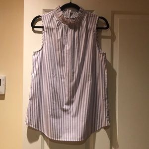Sleeveless shirt